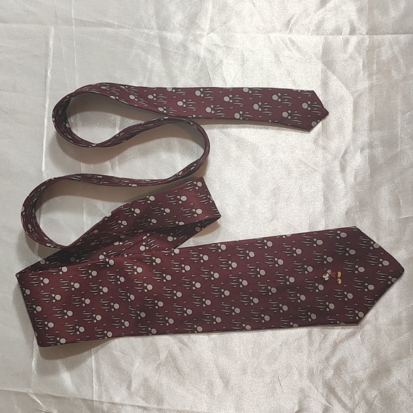 Disney Burgundy Tie with Mickey Mouse Pattern. All silk USA Made. - Picture 4 of 6